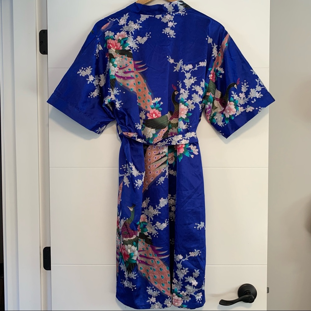 Patterned Peacock Robe & Camisole Set - Picture 5 of 16